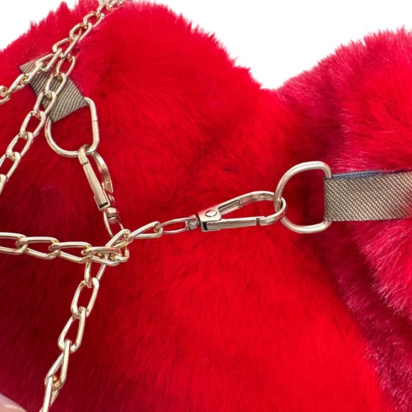 bag heart red furry small pocket 4x6.6 removable chain strap - Picture 7 of 12